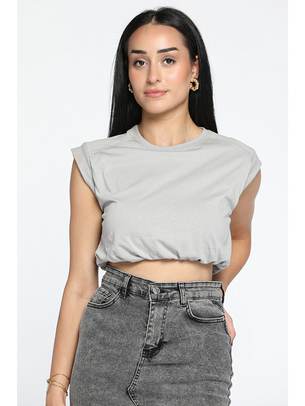 GÜLSELİ Gri Bisiklet Yaka Bel Lastikli Kadın Basic Crop Top Tişört