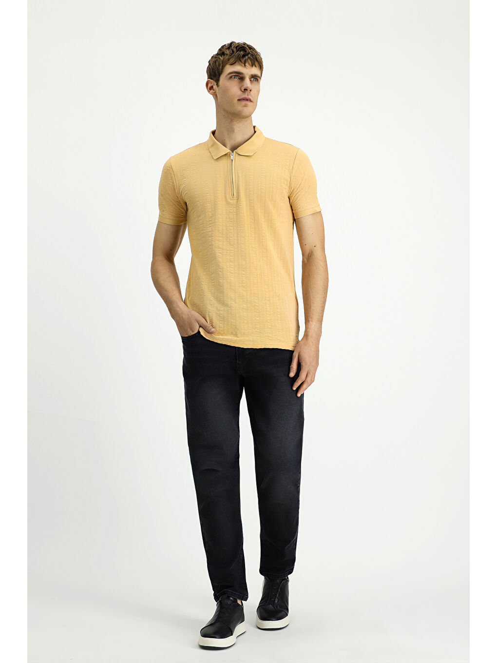 Bej Slim Fit Dar Kesim Pamuk Desenli Fermuarlı Polo Yaka Tişört-1