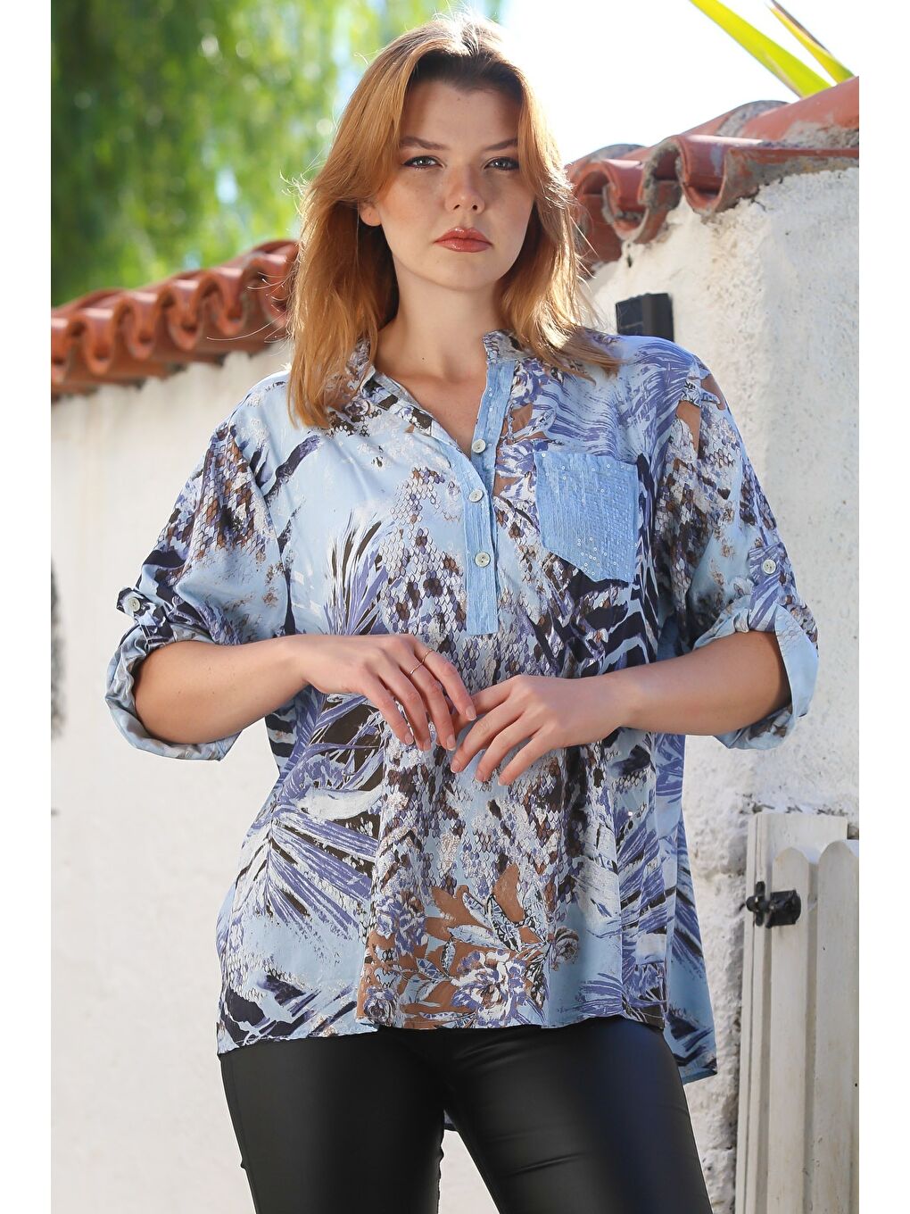 İtalyan Açık Mavi Hakim Yaka Düğmeli Uzun Kollu Pullu Cepli Baskılı Arkası Uzun Dokuma Bluz 70 63