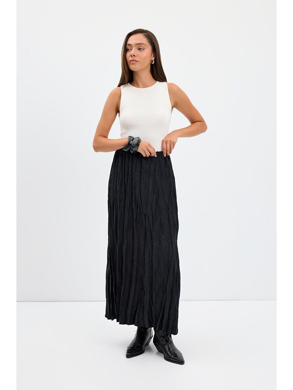 Kırışık Görünümlü Uzun Süet Etek Siyah-1