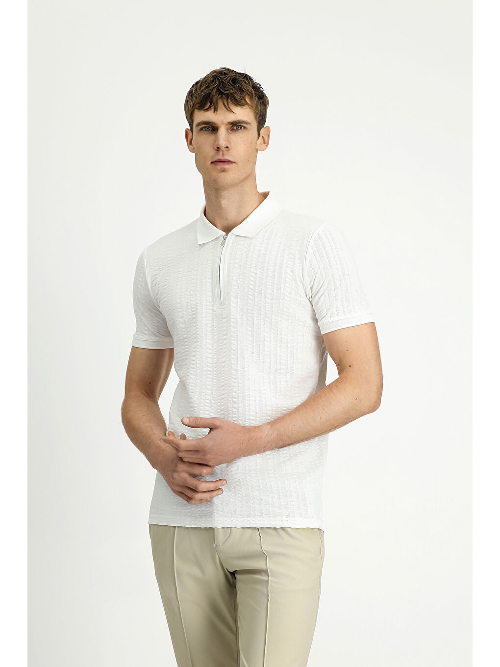 Beyaz Slim Fit Dar Kesim Pamuk Desenli Fermuarlı Polo Yaka Tişört