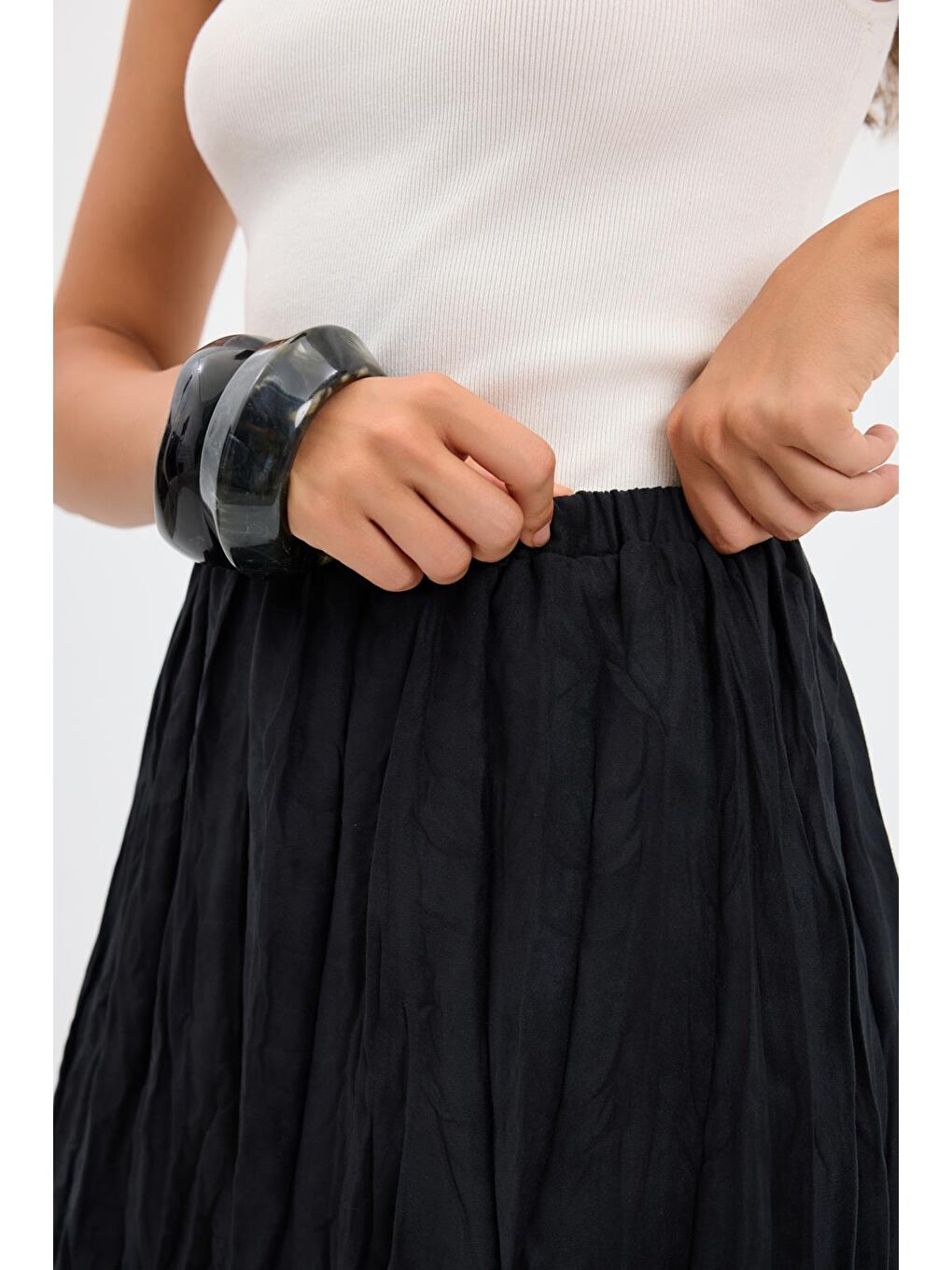 Kırışık Görünümlü Uzun Süet Etek Siyah-3