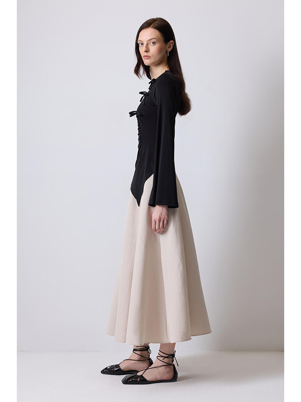 Siyah Fiyonk Detaylı Drapeli Bluz-2