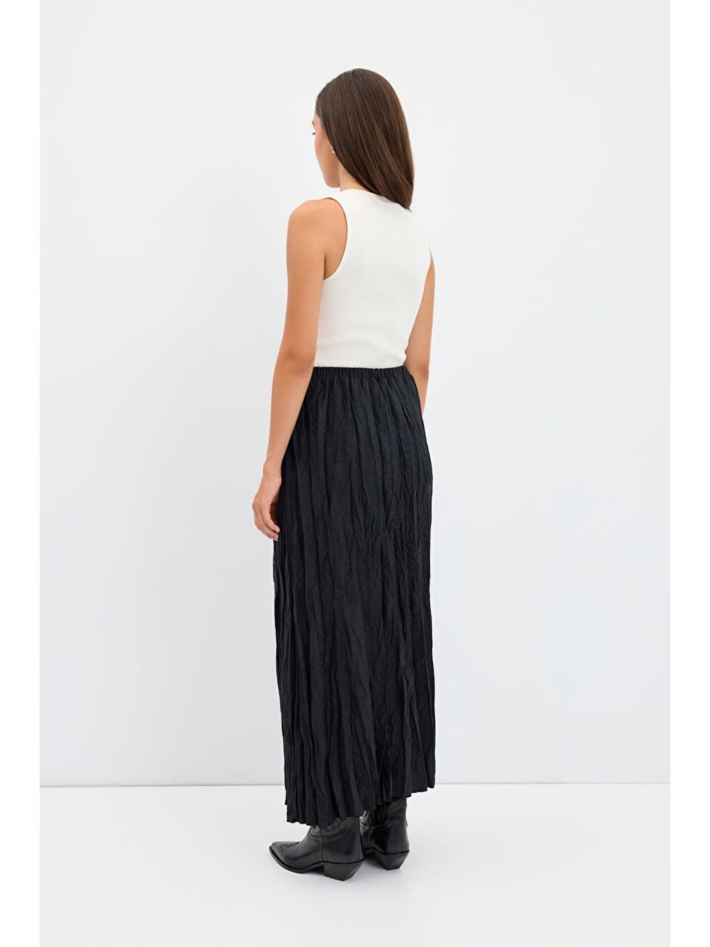 Kırışık Görünümlü Uzun Süet Etek Siyah-4