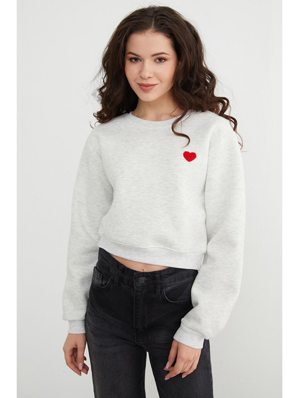 Gri 3 İplik Kalp Nakışlı Crop Sweatshirt-3