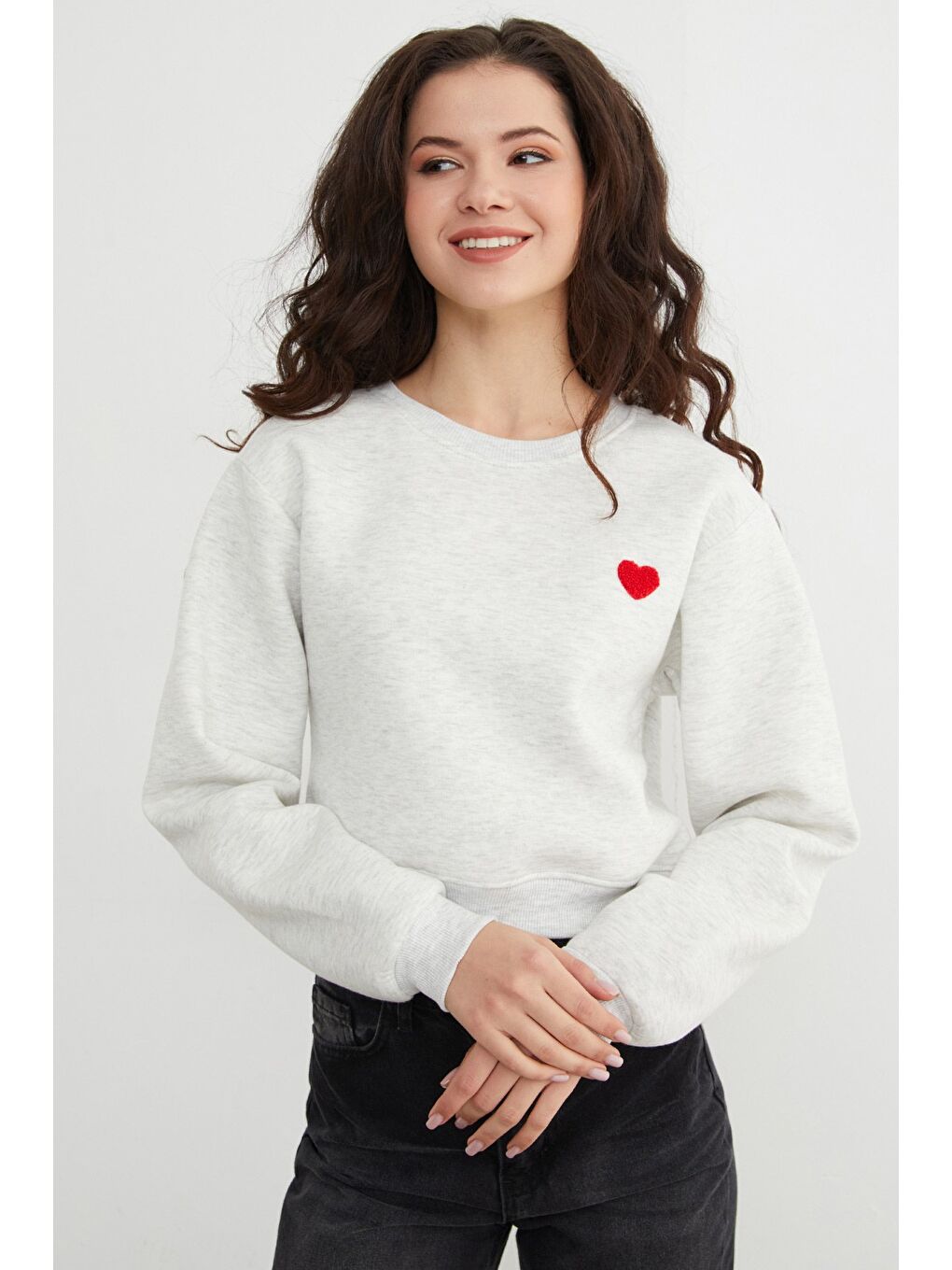 Gri 3 İplik Kalp Nakışlı Crop Sweatshirt-4
