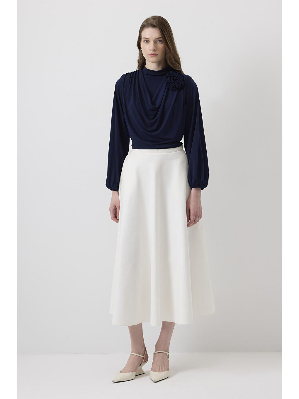 Lacivert Gül Detaylı Drapeli Bluz-1