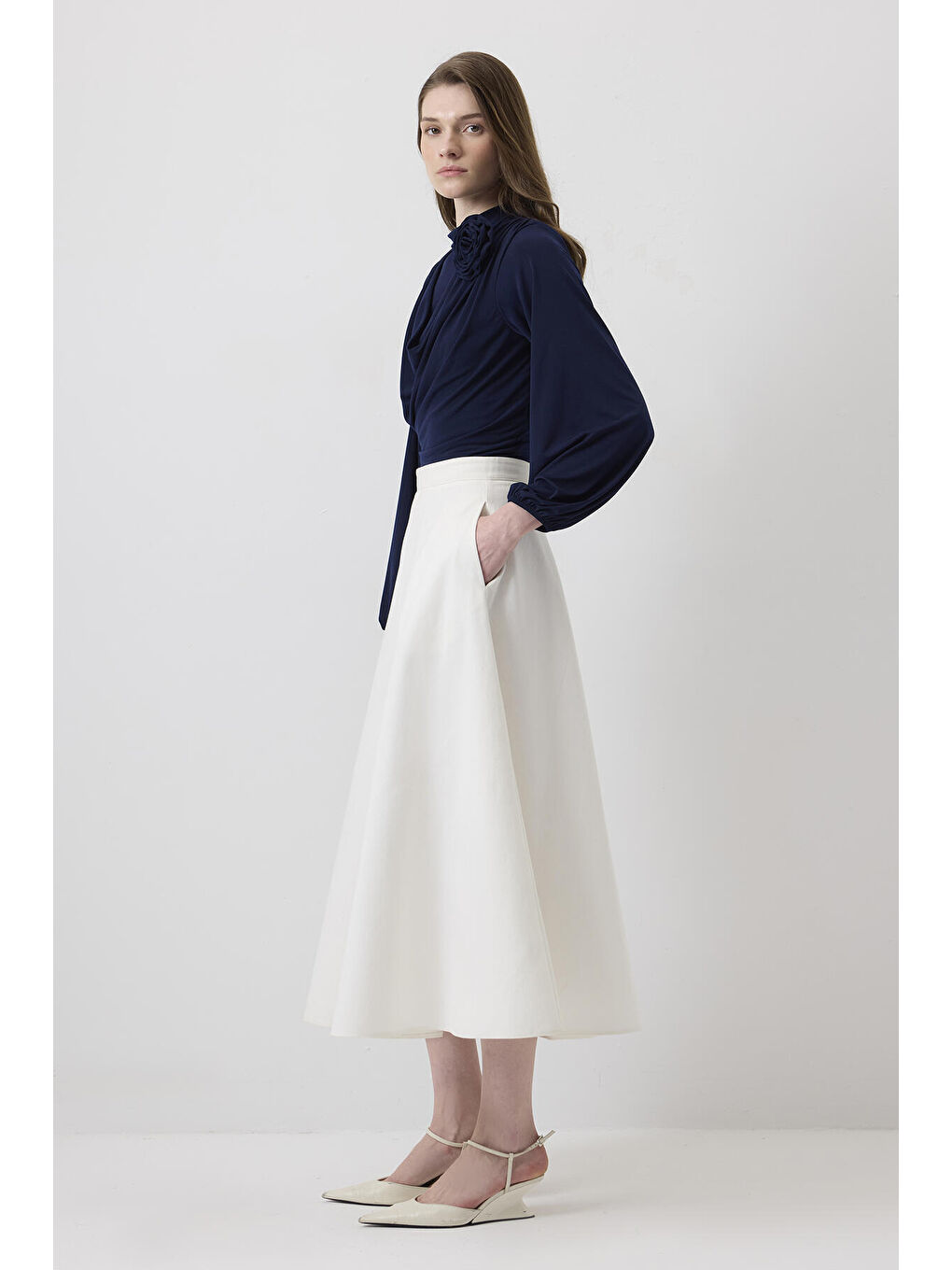 Lacivert Gül Detaylı Drapeli Bluz-2