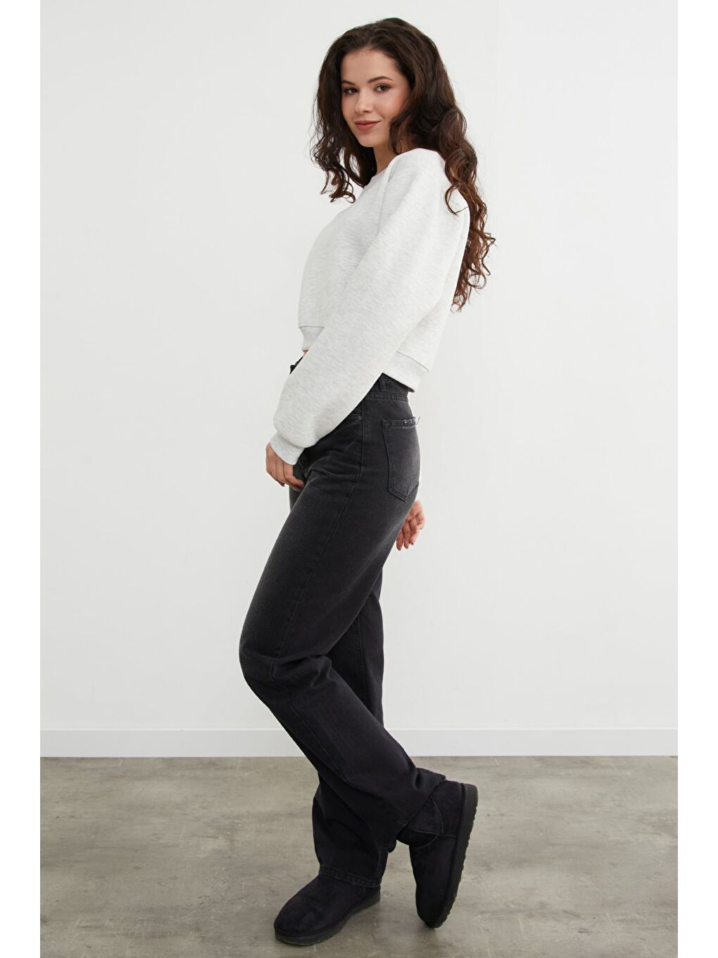 Gri 3 İplik Ayıcık Nakışlı Crop Sweatshirt-1