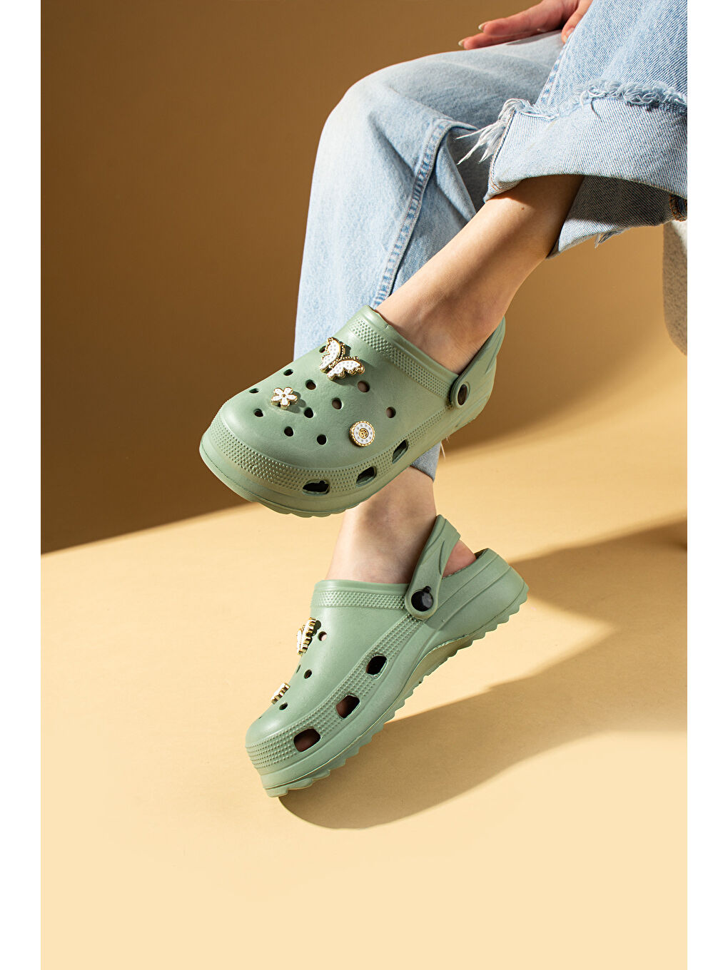 Yeşil Toka Detaylı Rahat Yüksek Taban Kadın Eva Sandalet DNZ230-25-1