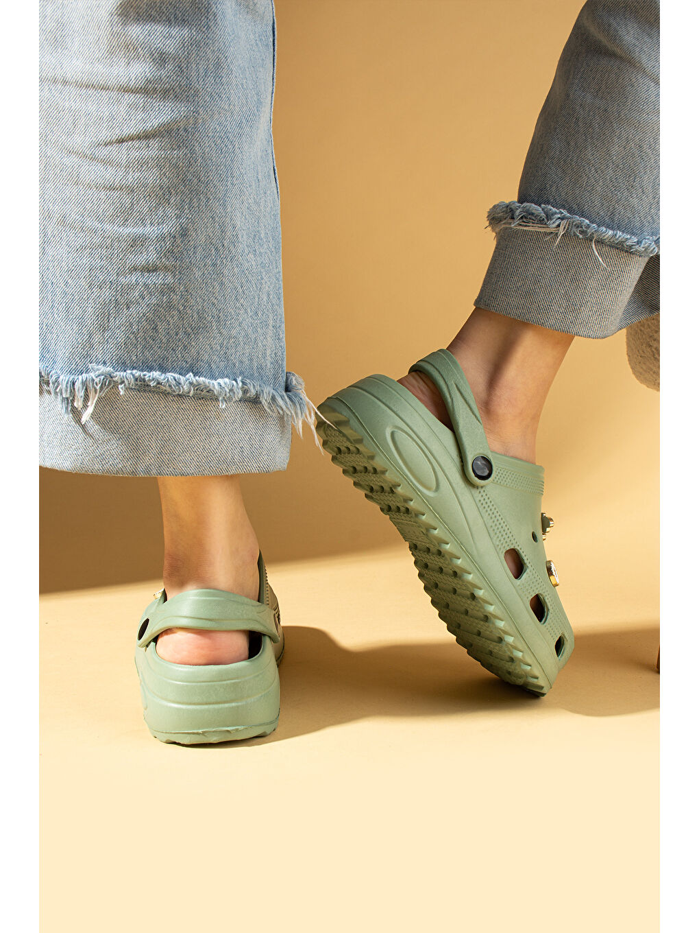 Yeşil Toka Detaylı Rahat Yüksek Taban Kadın Eva Sandalet DNZ230-25-2