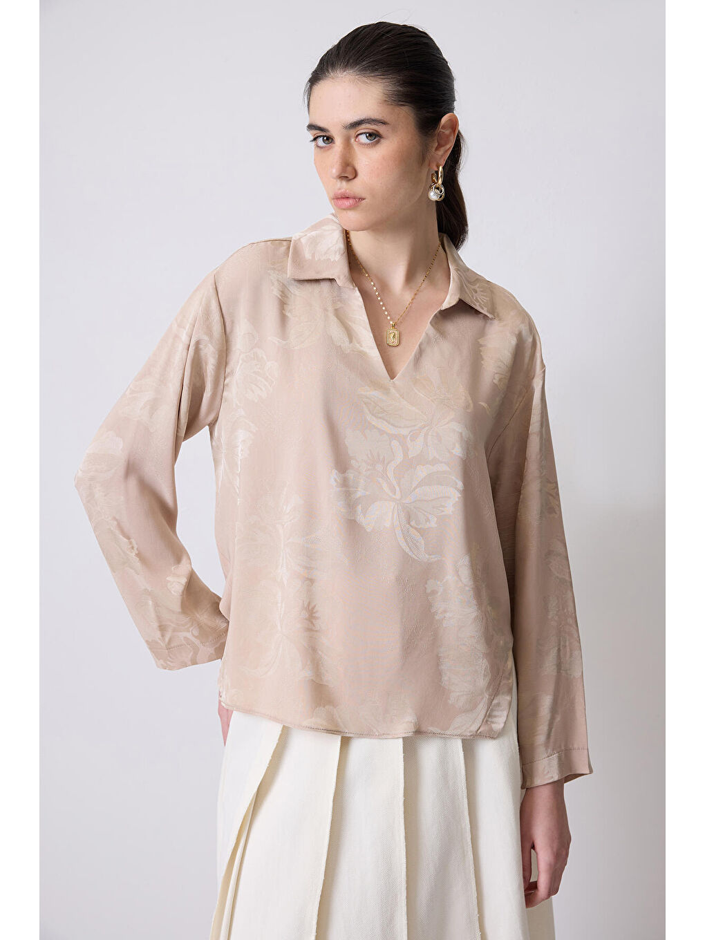 Bej Jakarlı Saten Bluz-1
