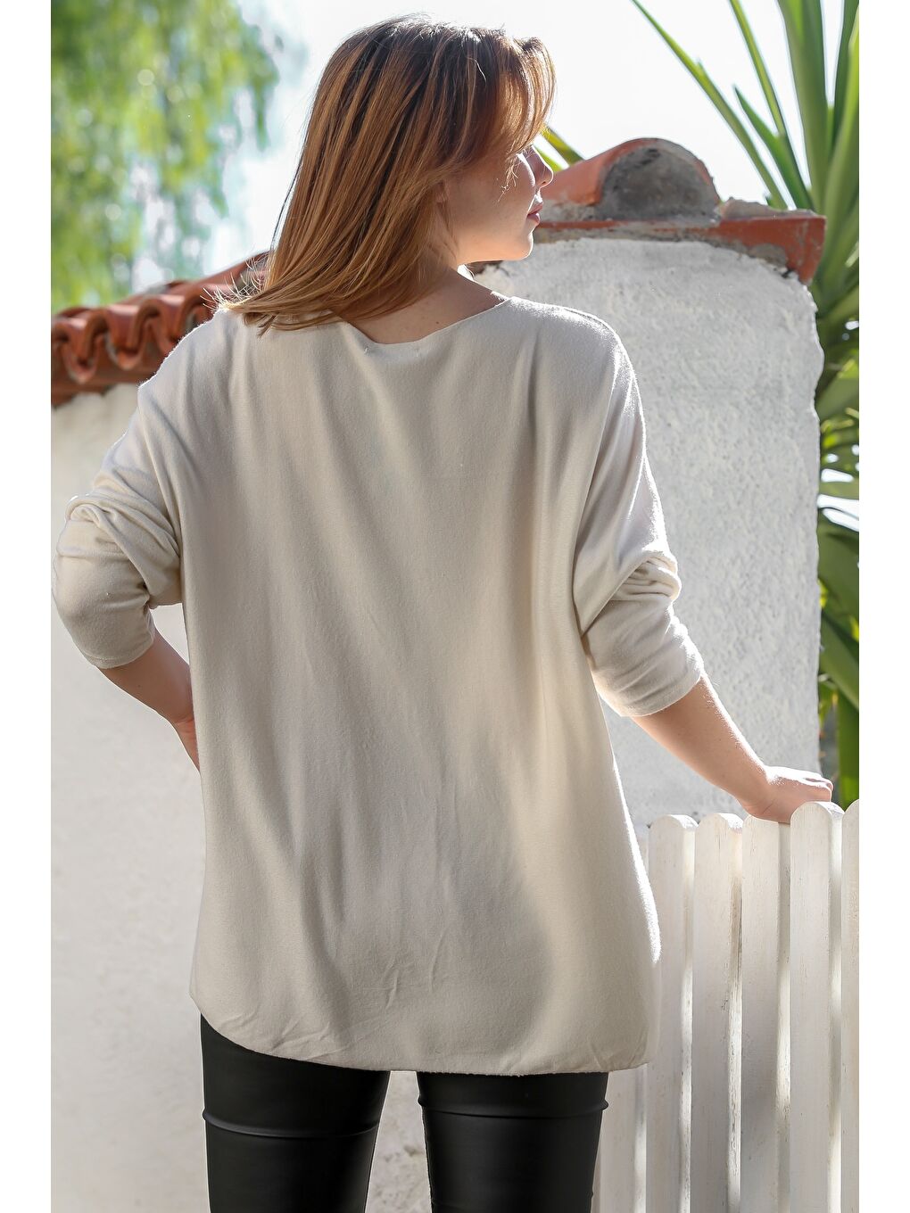 Ekru İtalyan Krem Havuz Yaka Uzun Kol Yıldız Aplikeli Casual Yumoş Triko Bluz 72 65-5