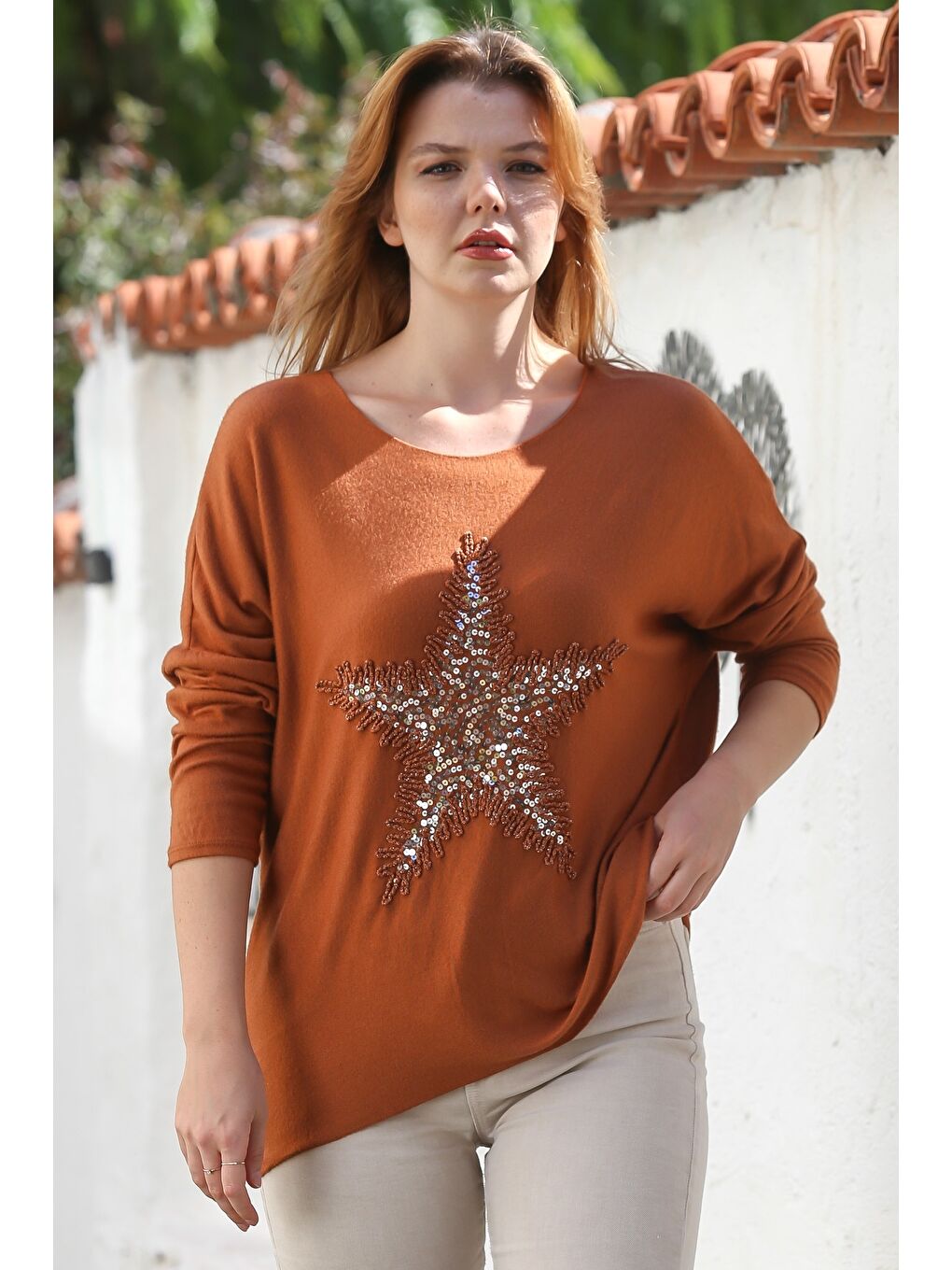 Kahverengi İtalyan Tarçın Rengi Havuz Yaka Uzun Kol Yıldız Aplikeli Casual Yumoş Triko Bluz 72 65-2