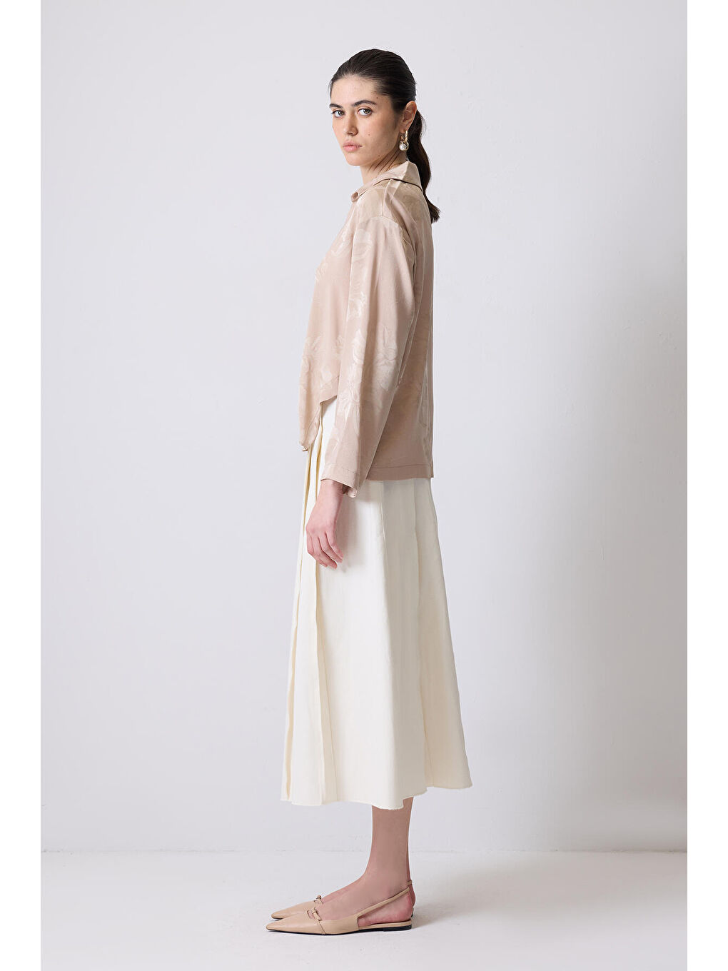 Bej Jakarlı Saten Bluz-2