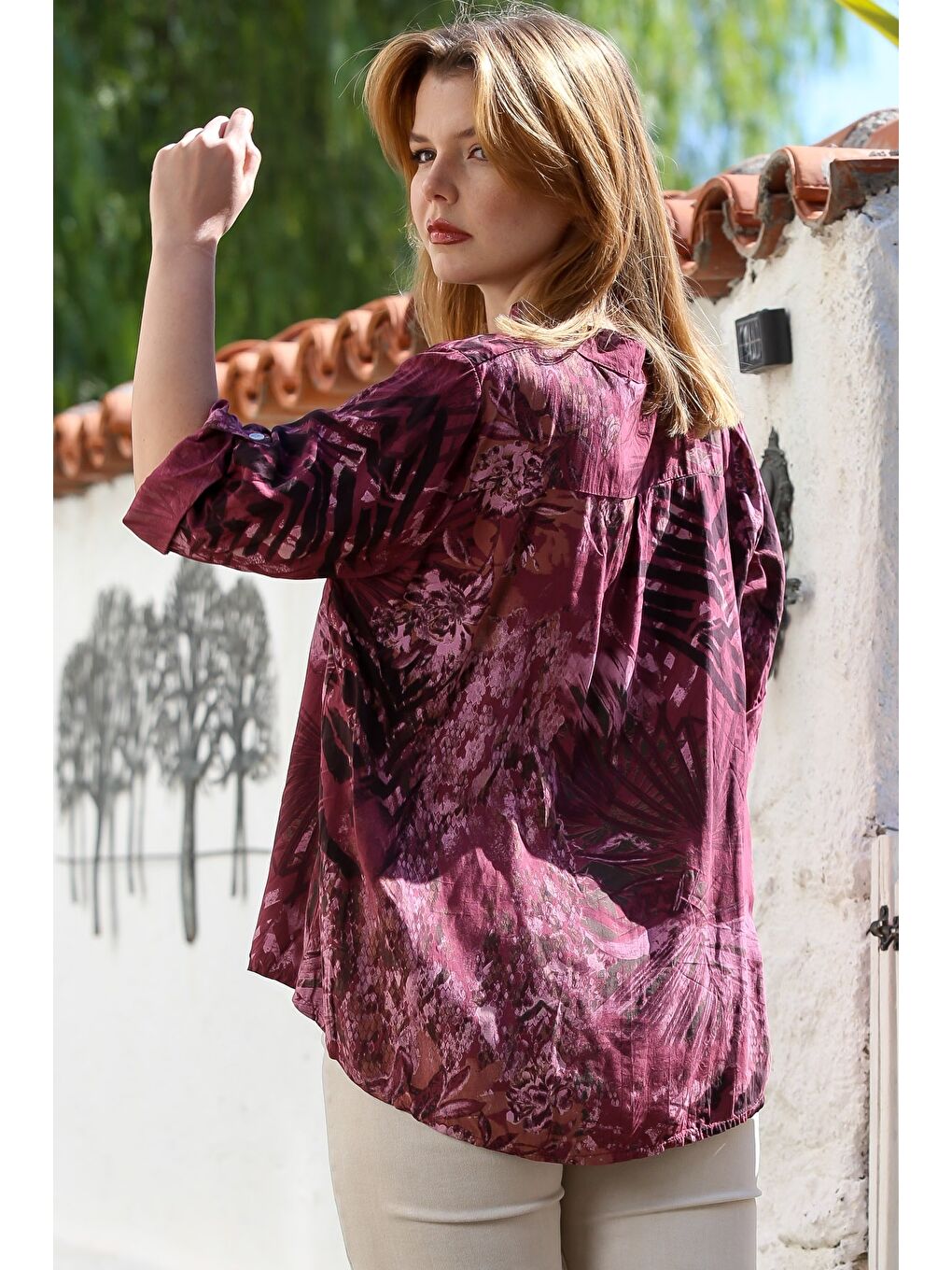 İtalyan Bordo Hakim Yaka Düğmeli Uzun Kollu Pullu Cepli Baskılı Arkası Uzun Dokuma Bluz 70 63-4