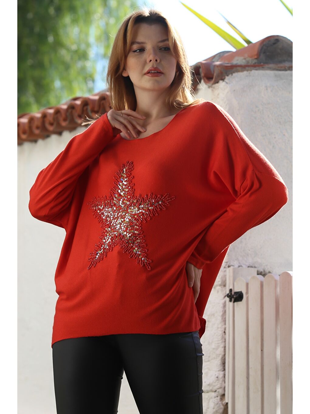 Kırmızı İtalyan Narçiçeği Havuz Yaka Uzun Kol Yıldız Aplikeli Casual Yumoş Triko Bluz 72 65-1