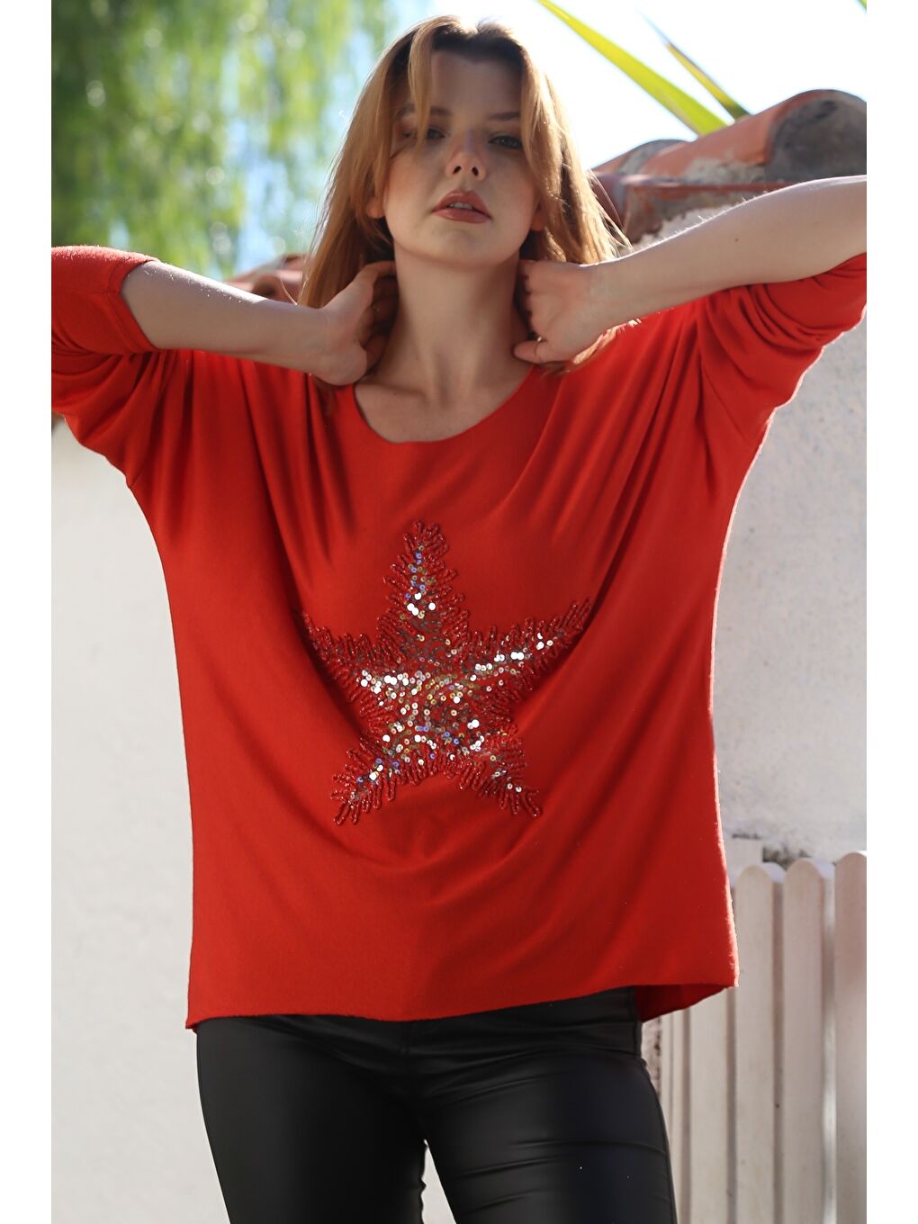 Kırmızı İtalyan Narçiçeği Havuz Yaka Uzun Kol Yıldız Aplikeli Casual Yumoş Triko Bluz 72 65-3