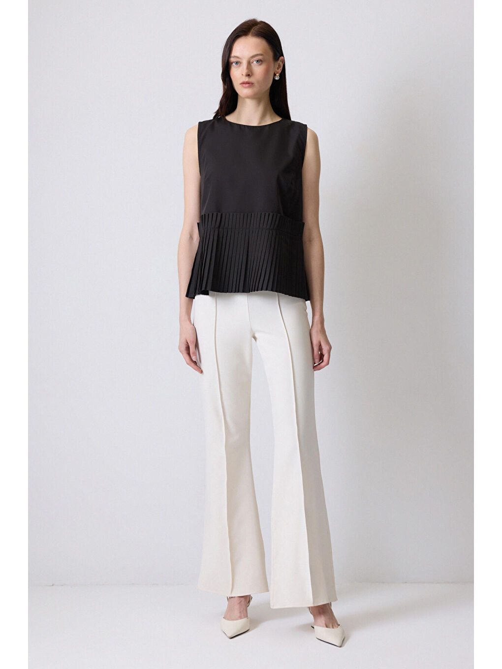 Siyah %100 Pamuklu Etek Ucu Piliseli Bluz