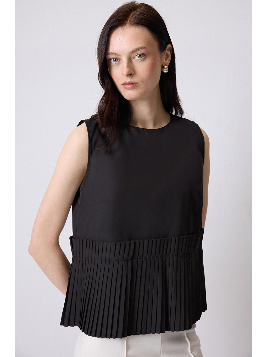 Siyah %100 Pamuklu Etek Ucu Piliseli Bluz-1