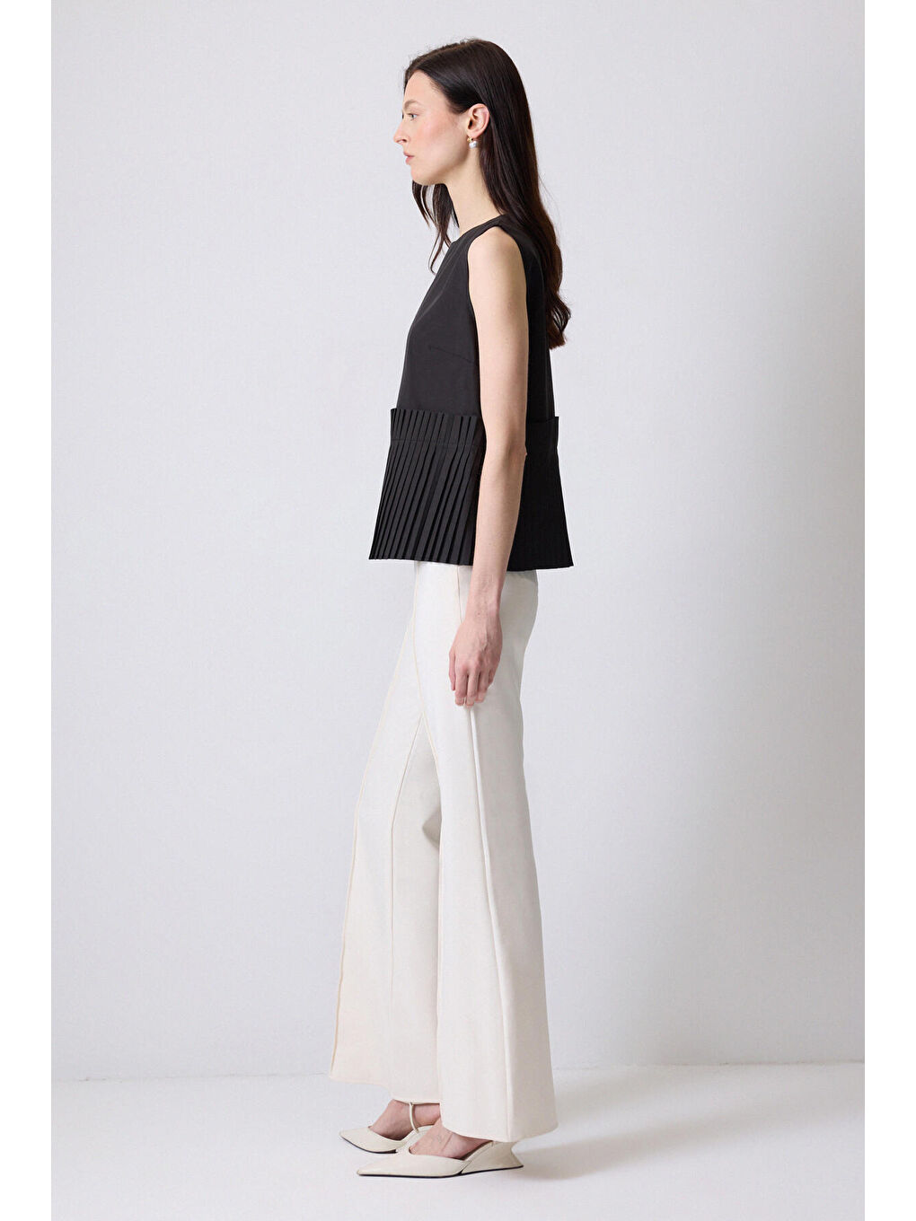 Siyah %100 Pamuklu Etek Ucu Piliseli Bluz-2