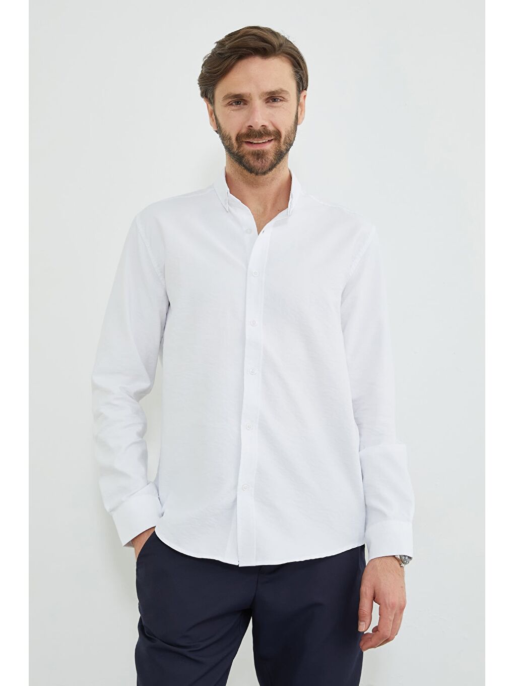 Beyaz Düğmeli Uzun Kollu Regular Fit Gömlek