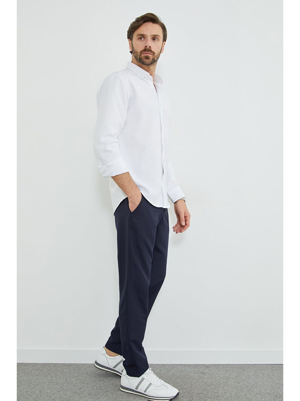 Beyaz Düğmeli Uzun Kollu Regular Fit Gömlek-3