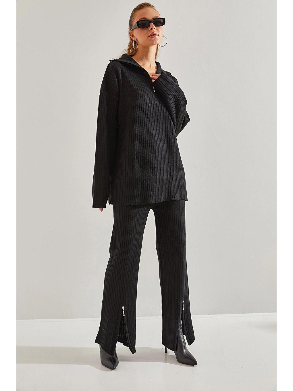 Siyah Kadın Paça ve Yaka Fermuarlı Triko Alt Üst Takım