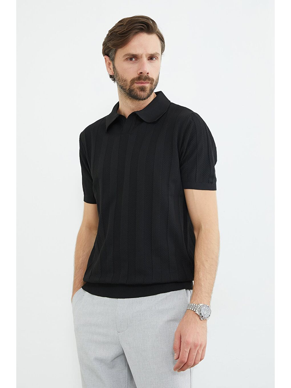 Siyah Desenli Apaş Yaka Triko Tişört-3