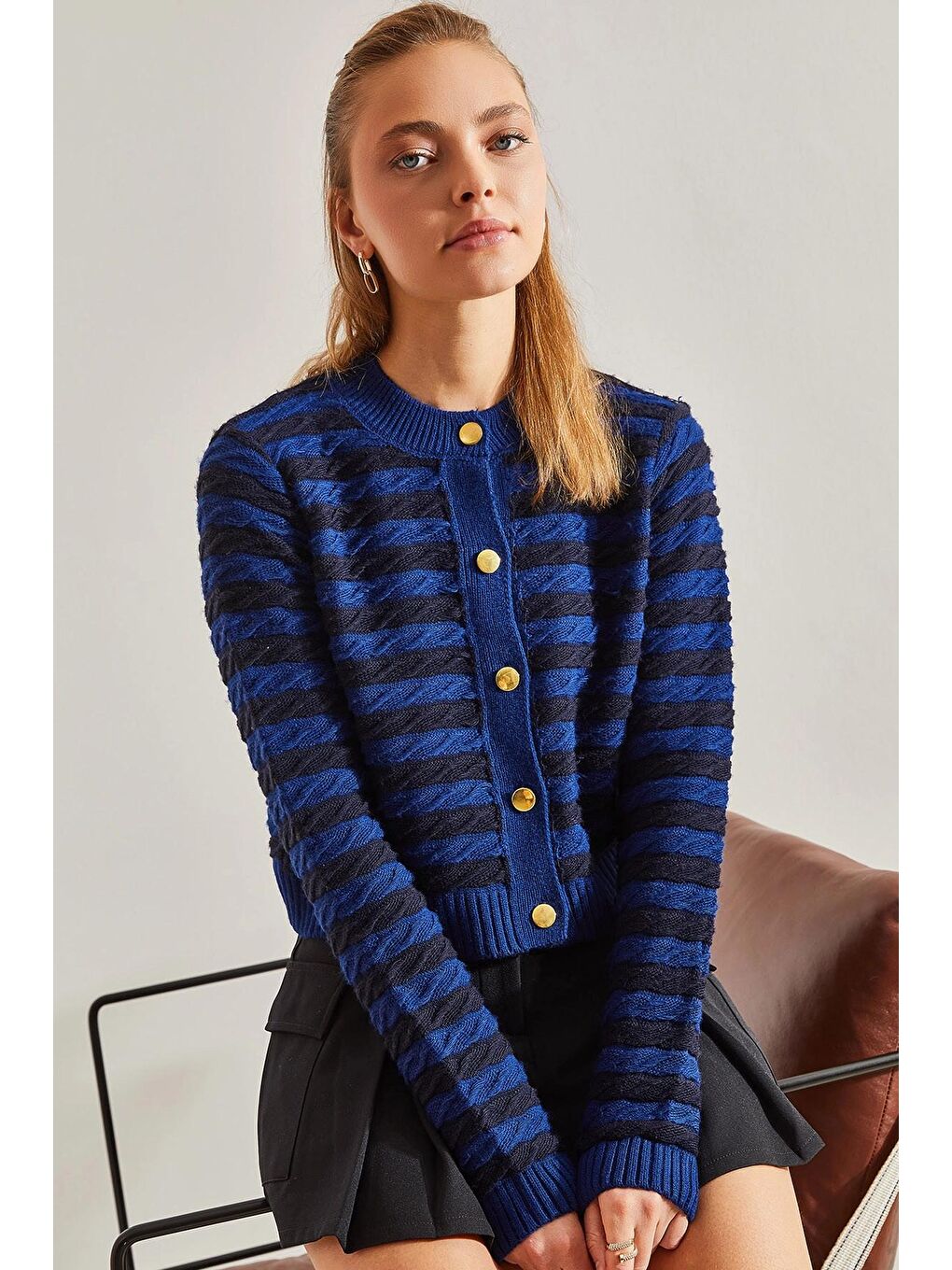 Lacivert Kadın Düğmeli Yan Saç Örgülü Çizgili Triko Hırka