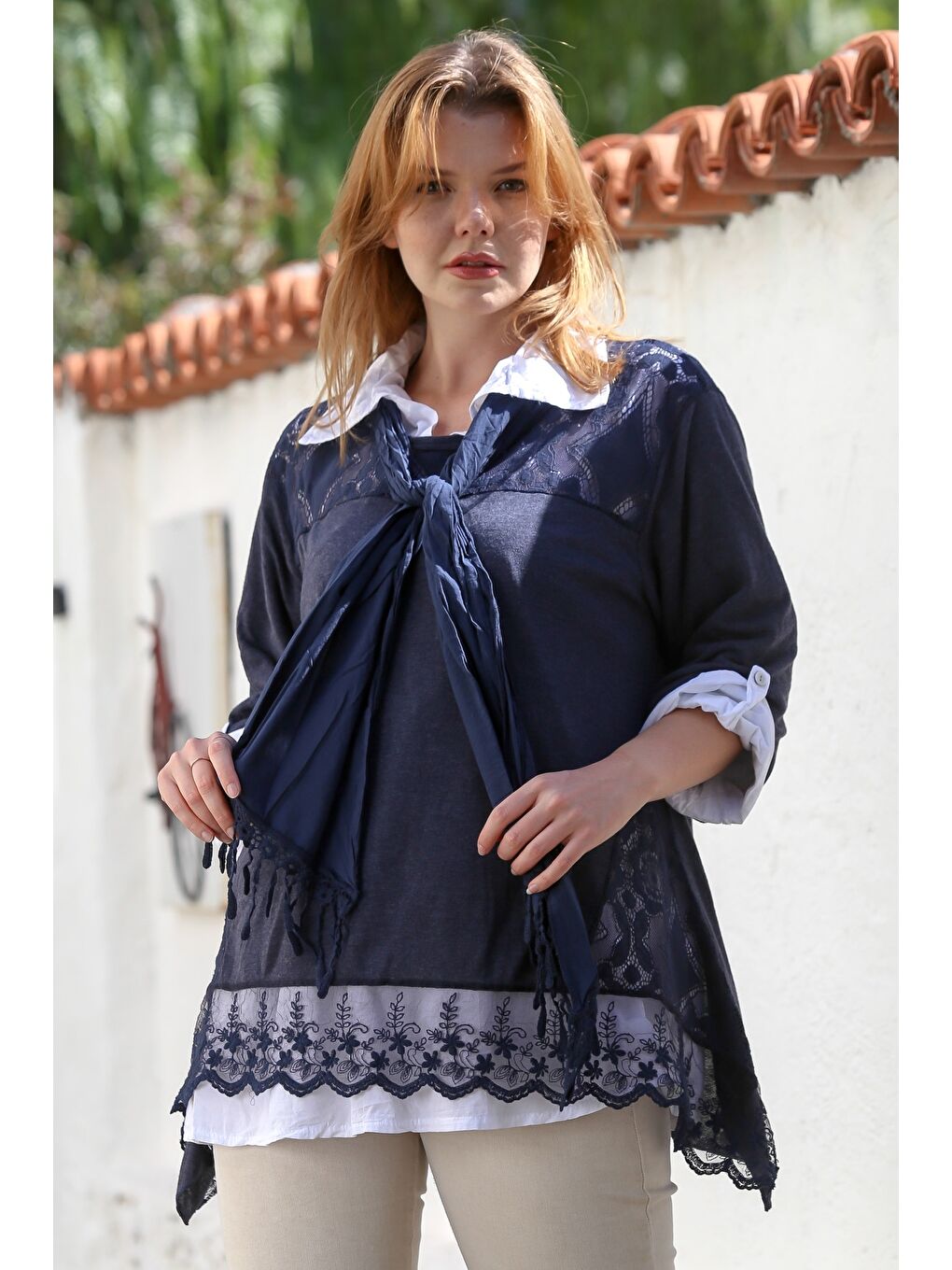 İtalyan Lacivert-Beyaz Gömlek Yaka Düğmeli Uzun Kollu Üçlü Set Fularlı Dantel Dokuma Bluz 68 65-3