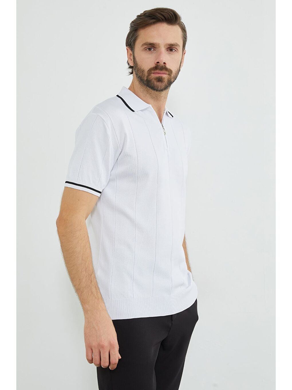 Beyaz Yarım Fermuarlı Çizgili Triko Tişört-1