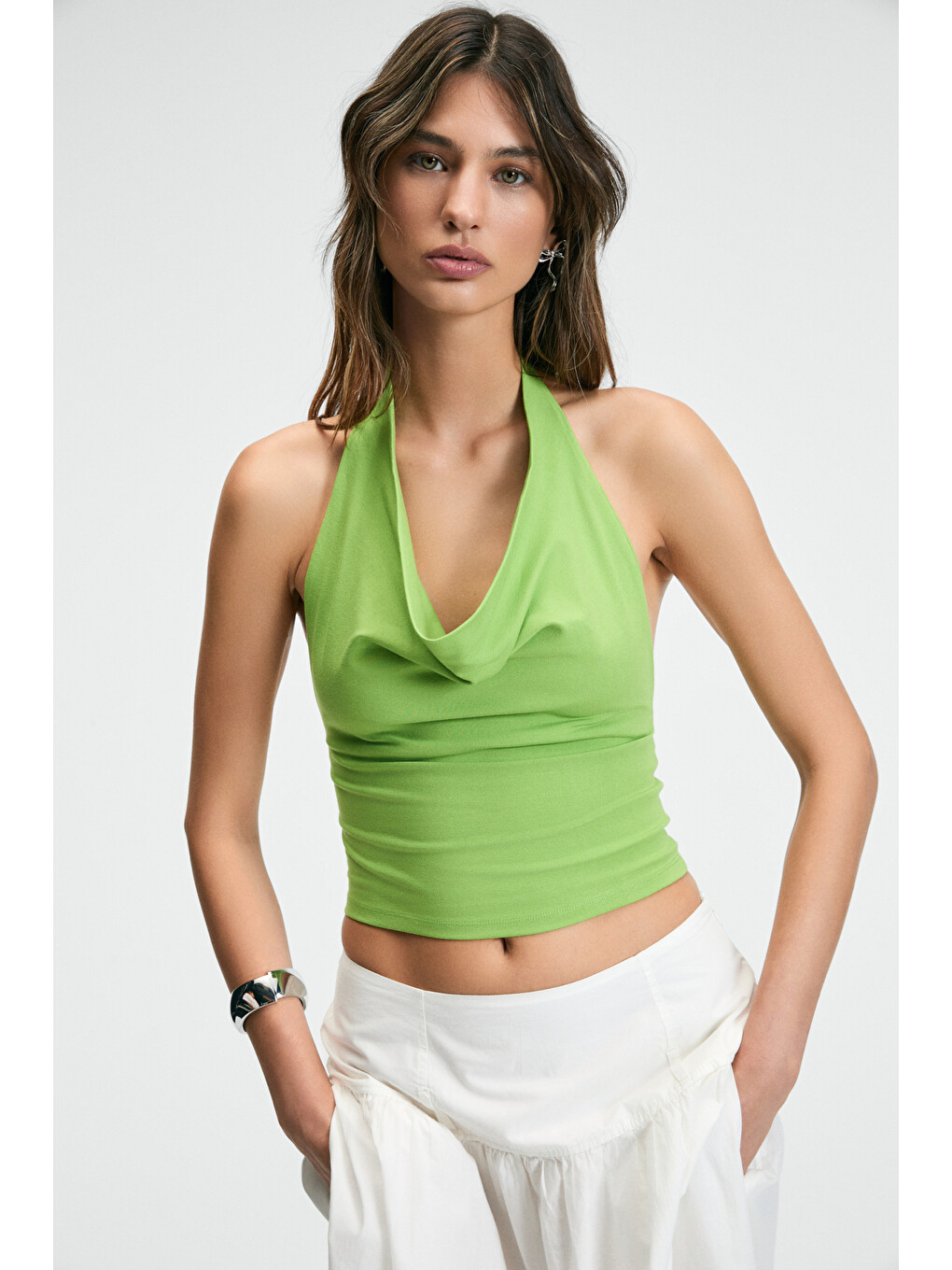 Neslıva Kadın Degaje Halter Yaka Kalın Askılı Sırtı Açık Crop Yeşil Bluz-1