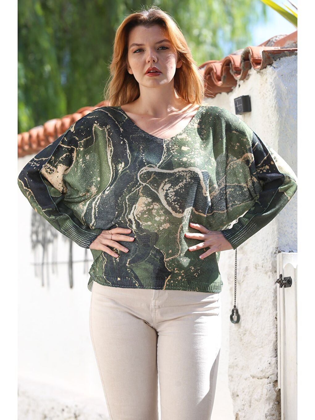 İtalyan Koyu Yeşil V Yaka Yarasa Kol Dijital Baskılı Casual Triko Bluz 65 70