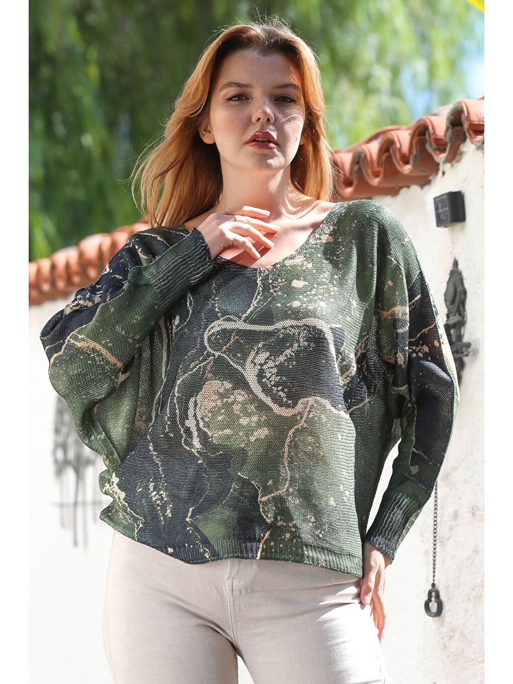 İtalyan Koyu Yeşil V Yaka Yarasa Kol Dijital Baskılı Casual Triko Bluz 65 70-1