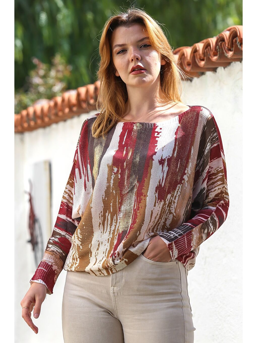 İtalyan Kahve-Beyaz Kayık Yaka Yarasa Kol Dijital Baskılı Casual Triko Bluz 65 70-4