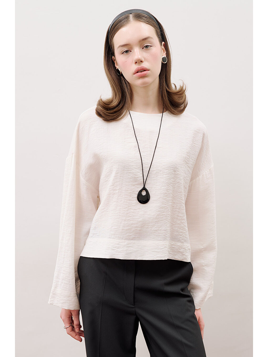 Beyaz Yuvarlak Yaka Crop Bluz Ekru-1