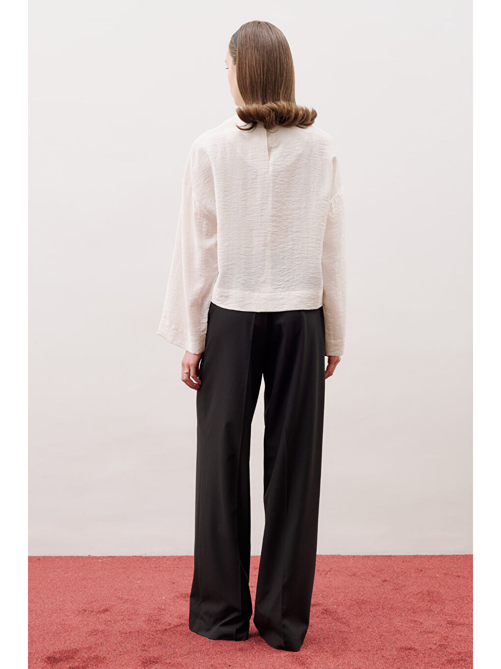 Beyaz Yuvarlak Yaka Crop Bluz Ekru-3