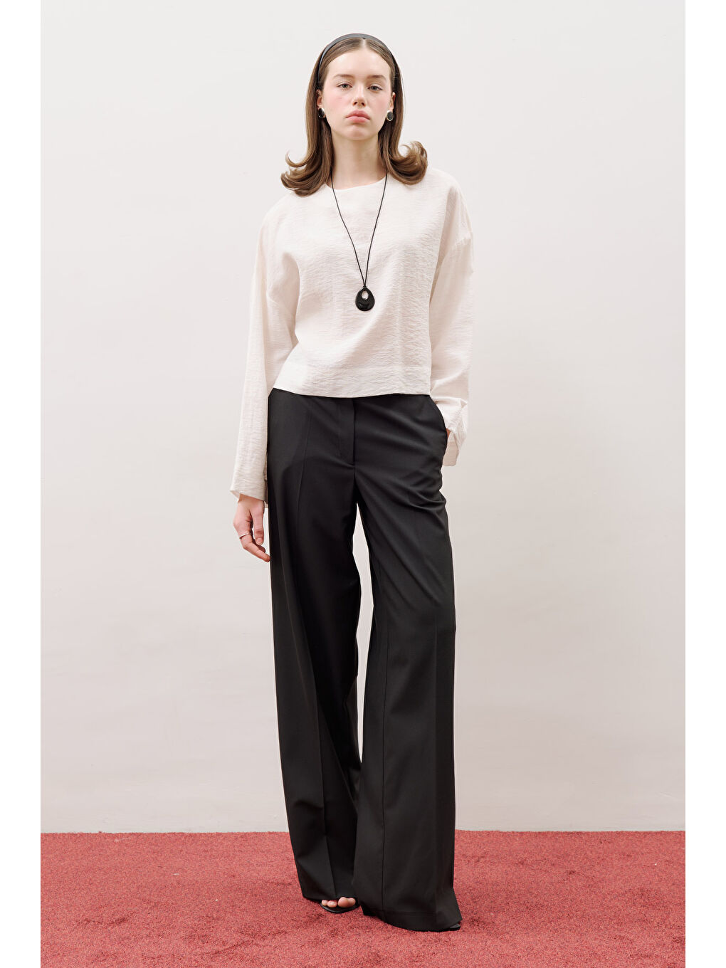 Beyaz Yuvarlak Yaka Crop Bluz Ekru-4