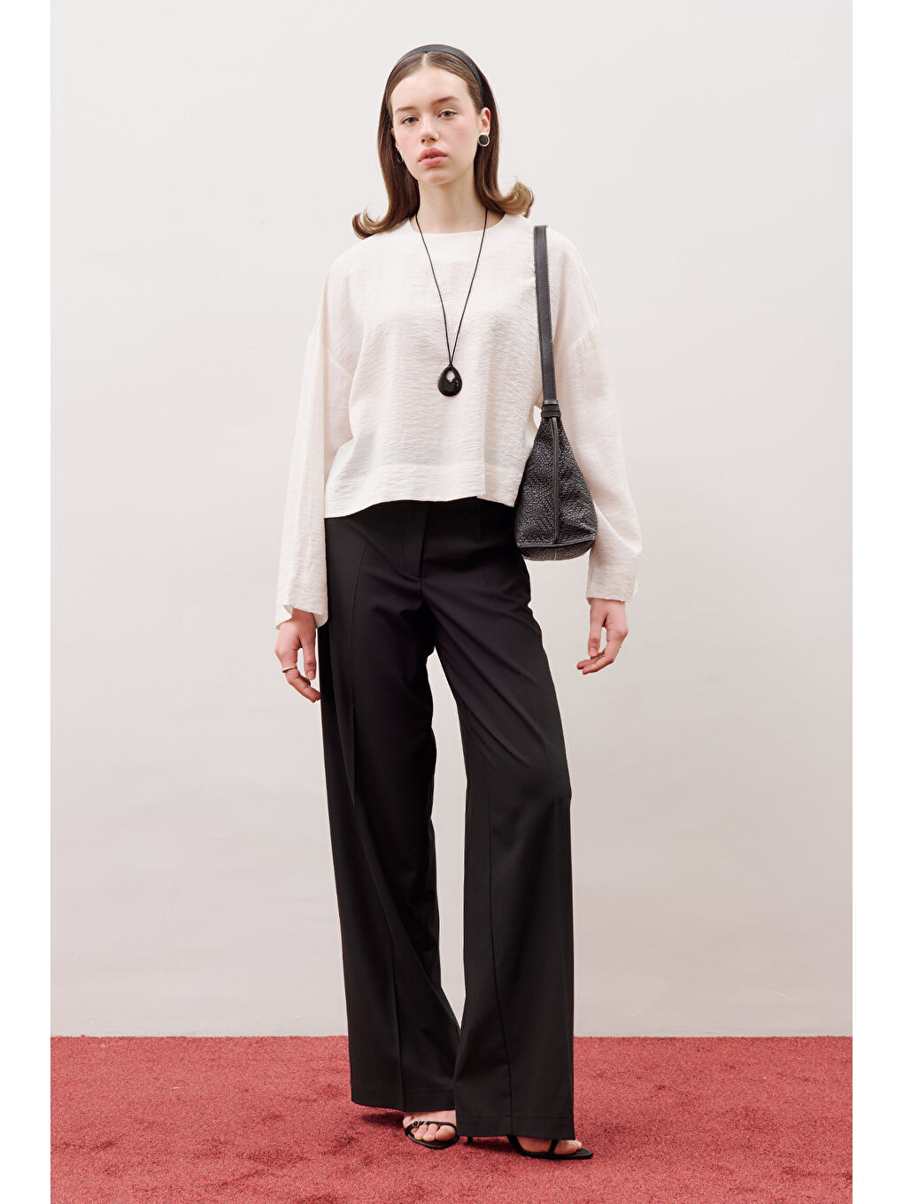 Beyaz Yuvarlak Yaka Crop Bluz Ekru-6