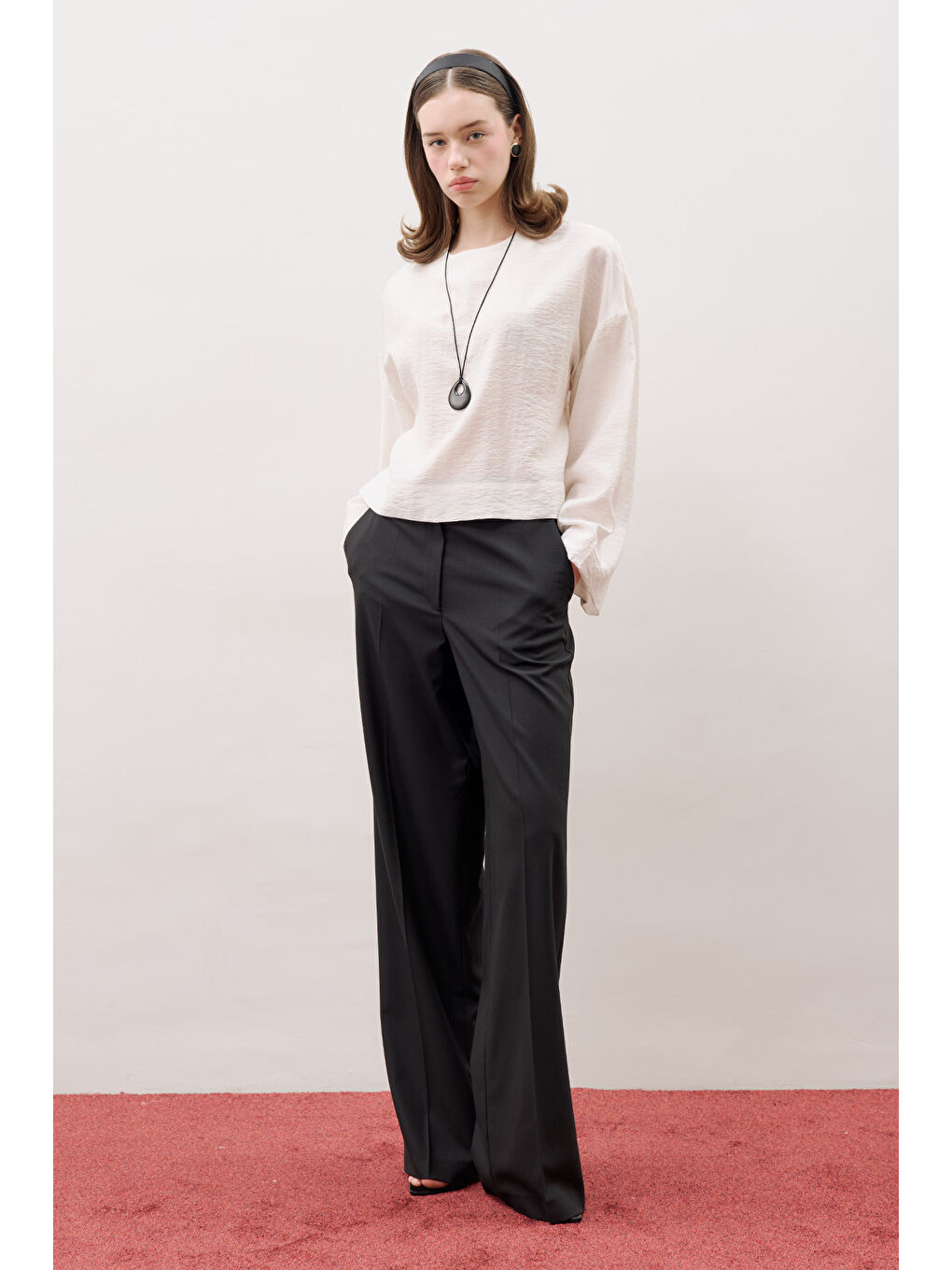 Beyaz Yuvarlak Yaka Crop Bluz Ekru-7