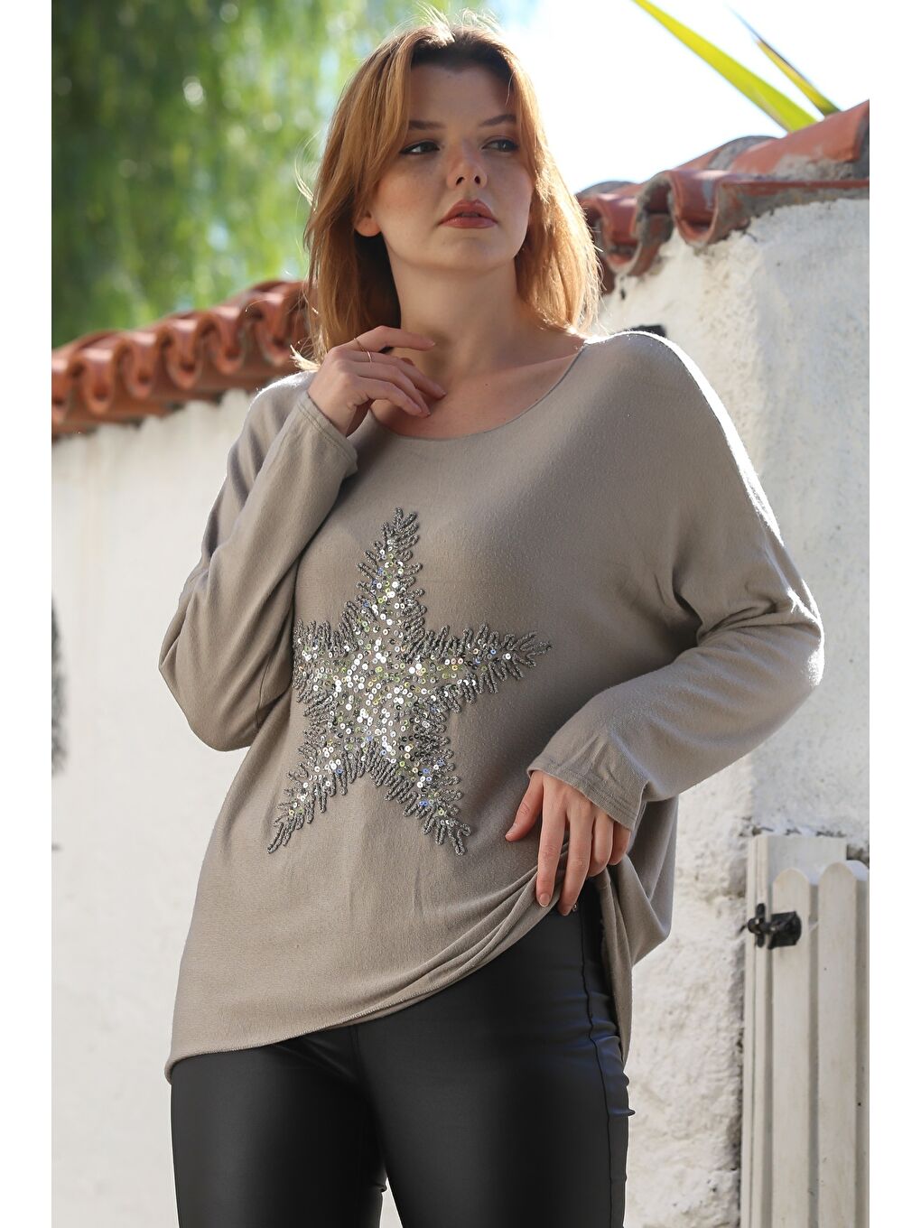 Bej İtalyan Vizon Havuz Yaka Uzun Kol Yıldız Aplikeli Casual Yumoş Triko Bluz 72 65