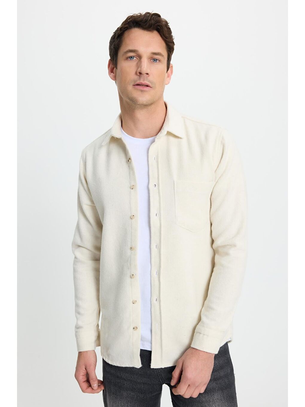 Erkek Regular Fit Klasik Kesim Düz Cepli Ekru Oduncu Gömlek