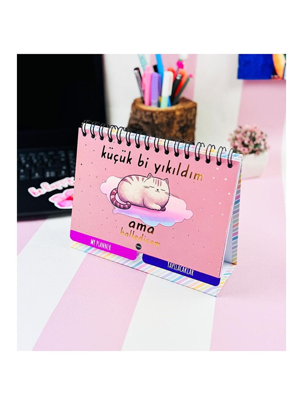 BAM HEDİYELİK EŞYA Küçük Bi Yıkıldım V2 Tasarımlı Yeni Nesil Masa Üstü Planner 2 Sayfa Sticker