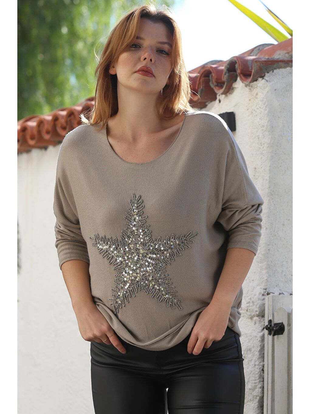 Bej İtalyan Vizon Havuz Yaka Uzun Kol Yıldız Aplikeli Casual Yumoş Triko Bluz 72 65-3