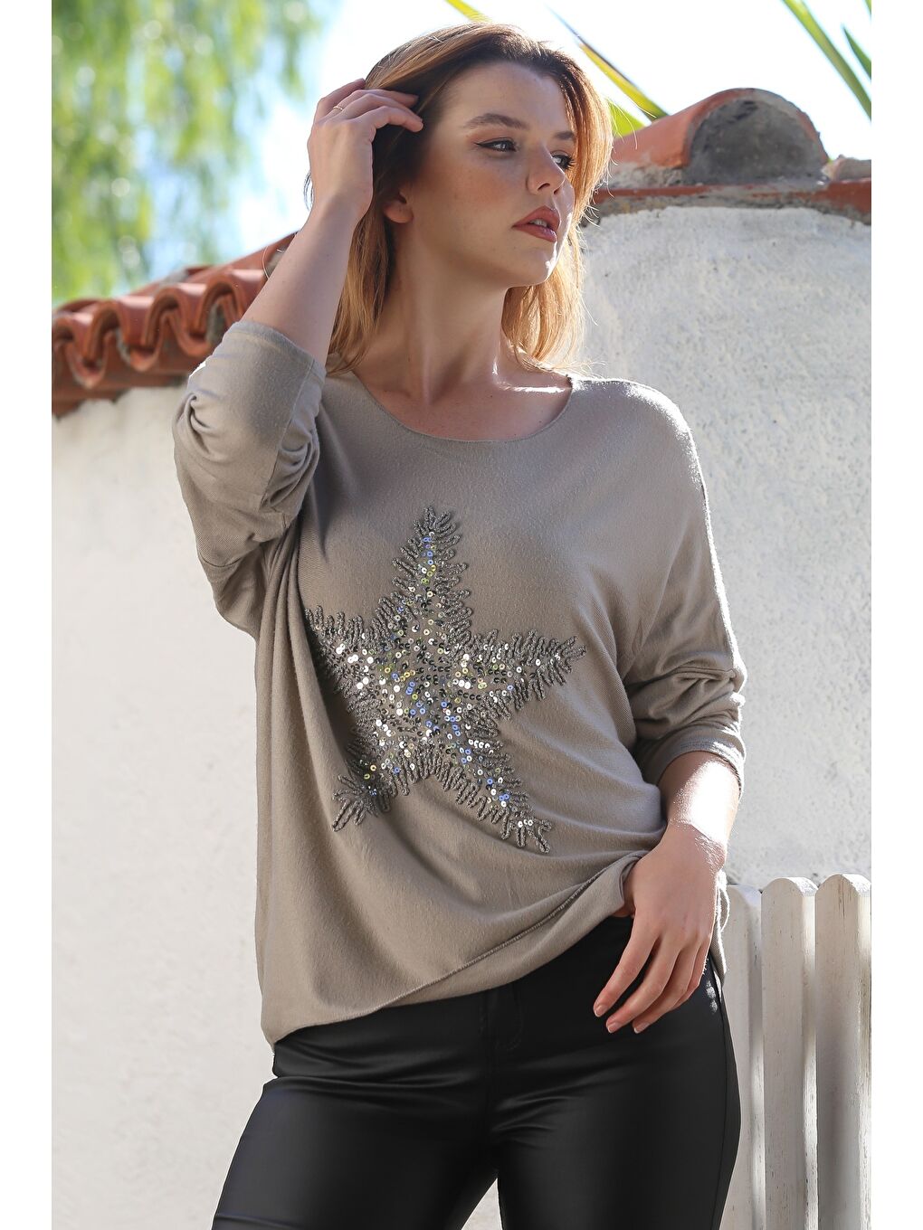 Bej İtalyan Vizon Havuz Yaka Uzun Kol Yıldız Aplikeli Casual Yumoş Triko Bluz 72 65-5