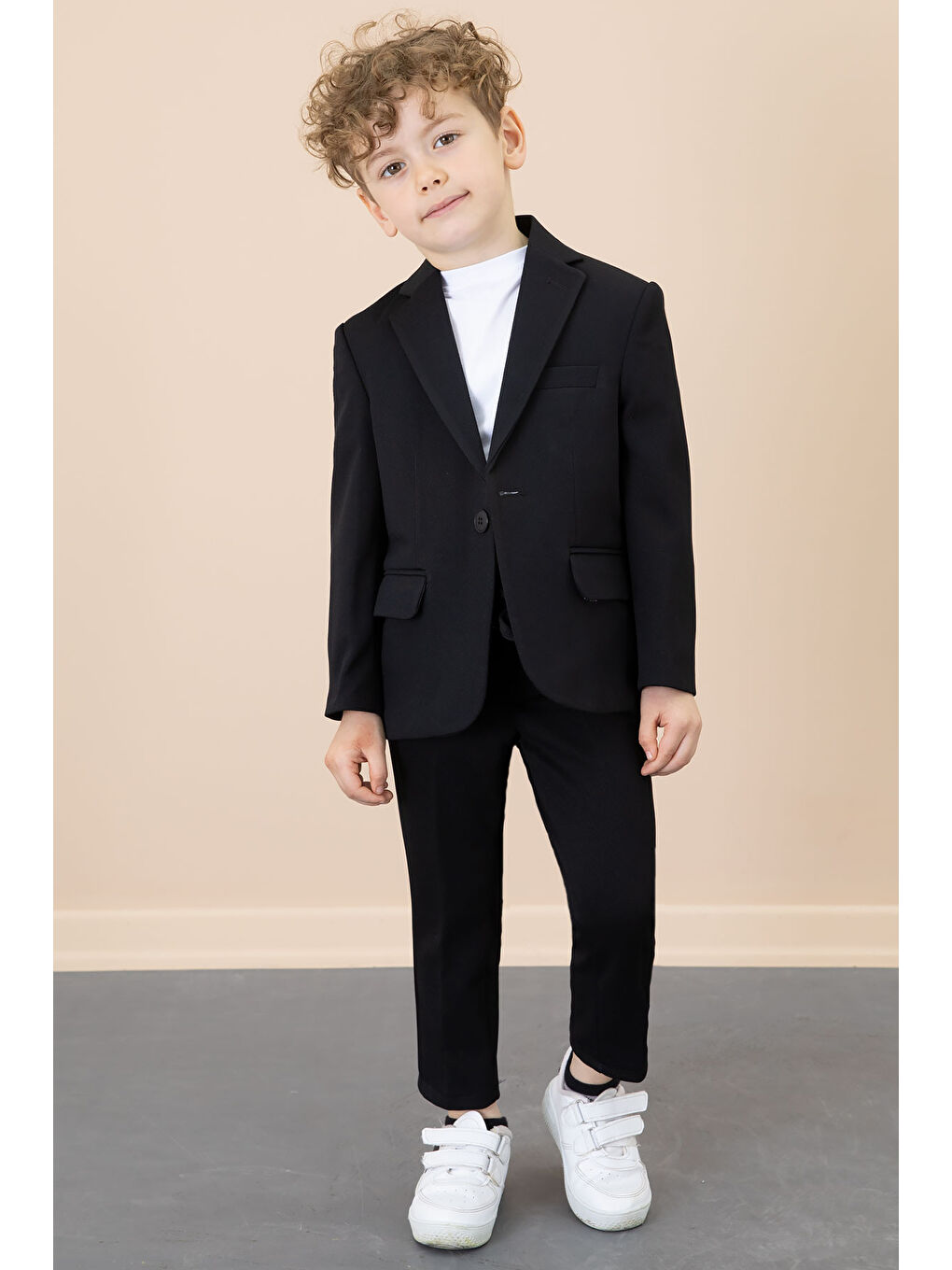 Siyah Düğmeli Ceketli Basic Tişörtlü Erkek Çocuk Pantolonlu 3lü Takım Elbise 20720