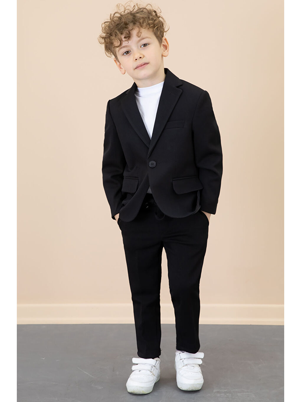 Siyah Düğmeli Ceketli Basic Tişörtlü Erkek Çocuk Pantolonlu 3lü Takım Elbise 20720-2