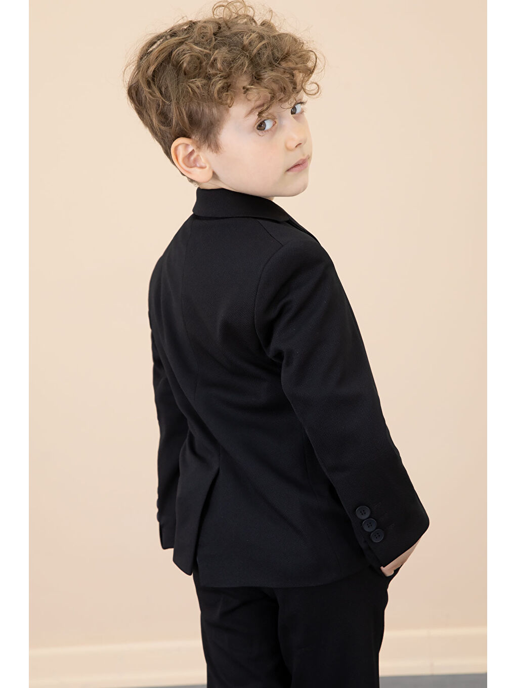 Siyah Düğmeli Ceketli Basic Tişörtlü Erkek Çocuk Pantolonlu 3lü Takım Elbise 20720-4