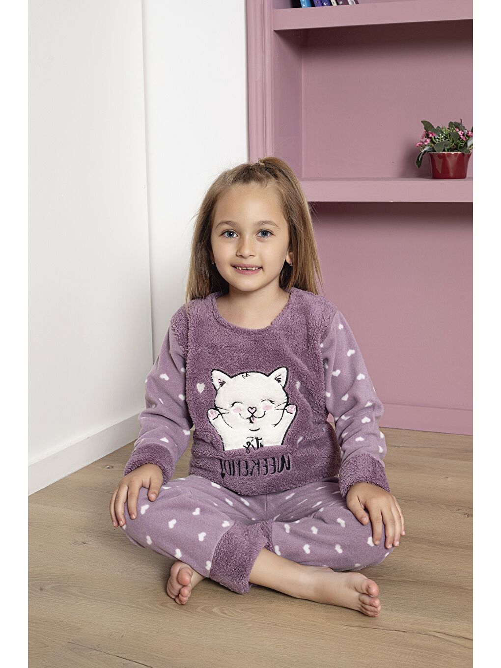 Lila Kız Çocuk Welsoft Kumaş-Göz Bantlı Kedi ve Kalp Baskılı Pijama Takımı 12289-1